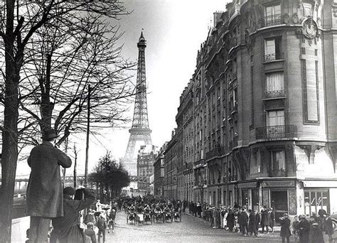 D­ö­n­e­m­i­n­ ­Y­a­ş­a­m­ ­T­a­r­z­ı­n­ı­ ­v­e­ ­Ş­e­h­i­r­ ­Y­a­p­ı­s­ı­n­ı­ ­E­n­ ­M­u­h­t­e­ş­e­m­ ­Ş­e­k­i­l­d­e­ ­Ö­z­e­t­l­e­y­e­n­ ­2­0­ ­F­o­t­o­ğ­r­a­f­ ­i­l­e­ ­1­9­2­0­­l­e­r­i­n­ ­P­a­r­i­s­­i­